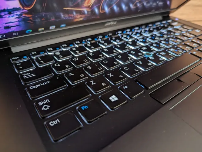 Ультрабук Dell Latitude 7490 / 14" (1920х1080) IPS / Intel Core i7-8650U (4 (8) ядра по 1.9 - 4.2 GHz) / 16 GB DDR4 / 512 GB SSD / Intel UHD Graphics 620 / WebCam / Fingerprint / Windows 10 б/в - зображення 6