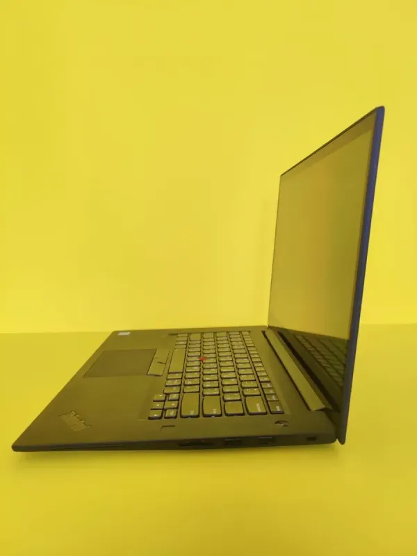 Мобільна робоча станція Lenovo ThinkPad P1 / 15.6" (3840x2160) Touch OLED / Intel Core i7-9850H (6 (12) ядер по 2.6 - 4.6 GHz) / 16 GB DDR4 / 480 GB SSD / nVidia Quadro T1000, 4 GB DDR5, 128-bit / WebCam б/в - зображення 4