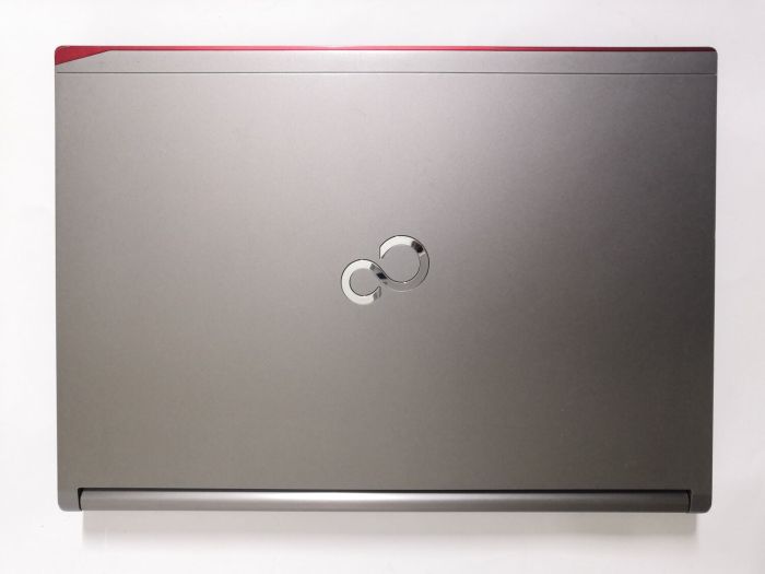 Ноутбук Fujitsu Lifebook E736 / 13.3" TN / Core i5-6300U (2(4) ядра по 2.4-3GHz) / 8GB DDR4 / 500GB HDD / HD Graphics 520 / WebCam б/в - зображення 6