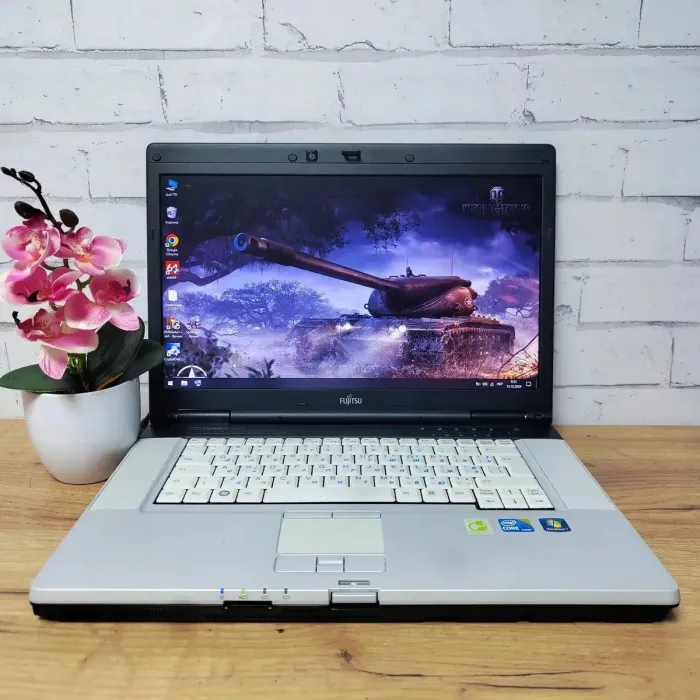 Ноутбук Fujitsu LifeBook E780 / 15.6" (1366x768) TN / Intel Core i5-560M (2 (4) ядра по 2.6 - 3.2 GHz) / 4 GB DDR3 / 128 GB SSD / Intel HD Graphics / WebCam / Без АКБ б/в - зображення 2