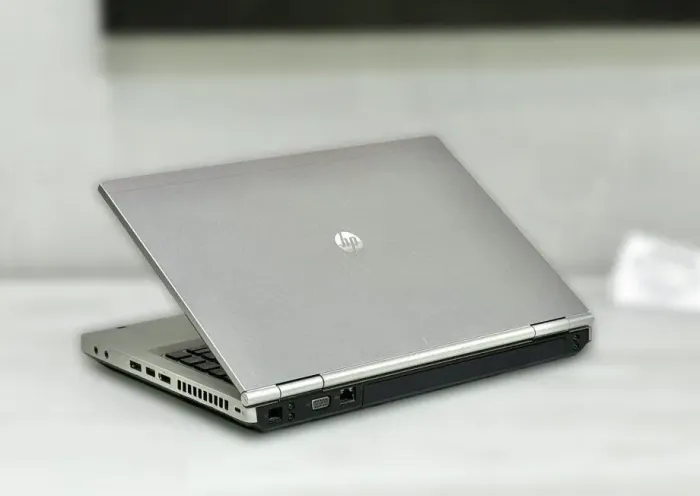 Ноутбук Б-клас HP EliteBook 8460p / 14" (1366x768) TN / Intel Core i5-2540M (2 (4) ядра по 2.6 - 3.3 GHz) / 4 GB DDR3 / 120 GB SSD / Intel HD Graphics 3000 / WebCam / DVD-RW / Win 10 б/в - зображення 6