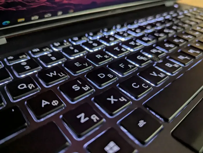 Ноутбук робоча станція Dell Precision 3541 / 15.6" (1920x1080) IPS / Intel Core i7-9850H (6 (12) ядер по 2.6 - 4.6 GHz) / 16 GB DDR4 / 512 GB SSD / nVidia Quadro P620, 4 GB GDDR5 128-bit / WebCam / Windows 10 б/в - зображення 6