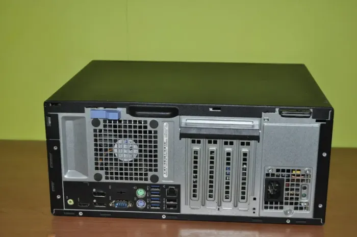 Комп'ютер Dell OptiPlex 5040 Tower / Intel Core i3-6100 (2 (4) ядра по 3.7 GHz) / 8 GB DDR3 / 120 GB SSD + 120 GB SSD / Intel HD Graphics 530 б/в - зображення 5