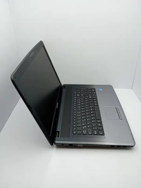 Ноутбук Acer Medion E7222 / 17.3" (1600x900) TN / Intel Core i3-2370M (2 (4) ядра по 2.4 GHz) / 6 GB DDR3 / 64 GB SSD + 750 GB HDD / Intel HD Graphics 3000 / WebCam б/в - зображення 5