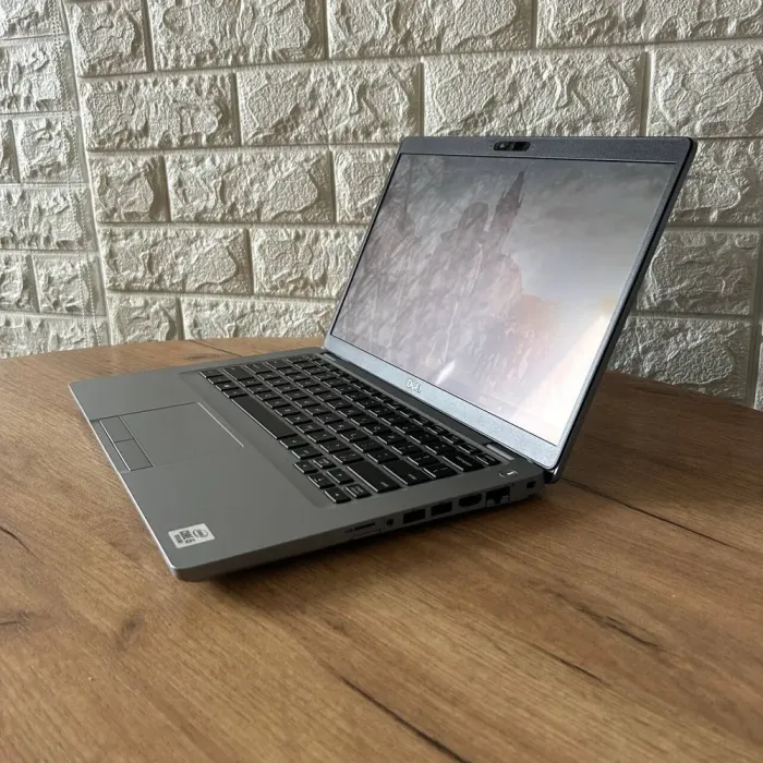 Ультрабук Dell Latitude 5410 / 14" (1920x1080) IPS Touch / Intel Core i5-10310U (4 (8) ядра по 1.7 - 4.4 GHz) / 16 GB DDR4 / 256 GB SSD / Intel UHD Graphics / WebCam б/в - зображення 5