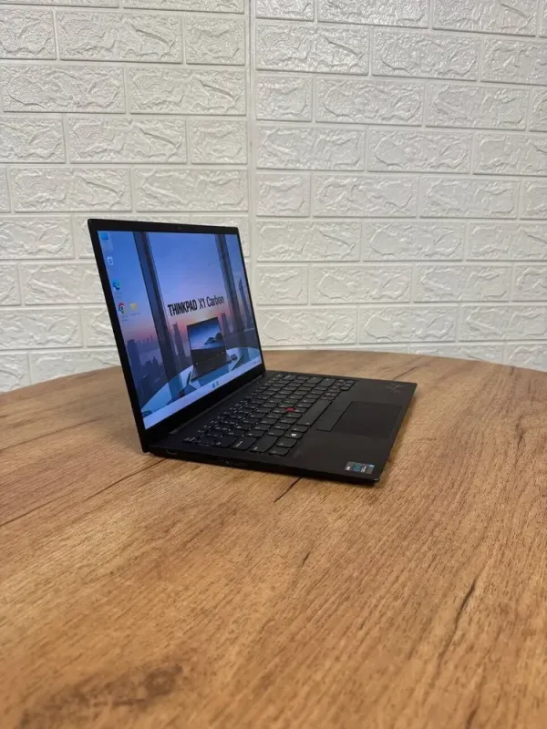Ультрабук Lenovo ThinkPad X1 Carbon Gen 9 / 14" (3840x2400) IPS / Intel Core i7-1185G7 (4 (8) ядра по 3.0 - 4.8 GHz) / 16 GB DDR4 / 512 GB SSD / Intel Iris Xe Graphics / WebCam б/в - зображення 4