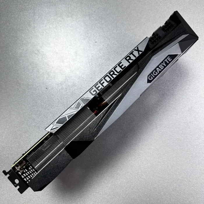 Дискретна відеокарта Gigabyte GeForce RTX 3080 Gaming OC, 12 GB GDDR6X, 384-bit / 2x HDMI, 2x DisplayPort / (GV-N3080GAMING OC-12GD) б/в - зображення 4