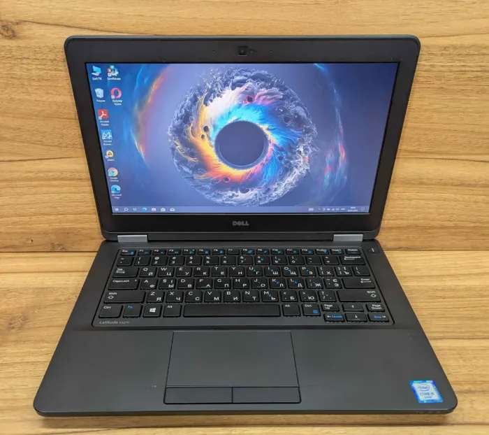 Нетбук Dell Latitude E5270 / 12.5" (1366x768) TN / Intel Core i5-6200U (2 (4) ядра по 2.3 - 2.8 GHz) / 8 GB DDR4 / 240 GB SSD / Intel HD Graphics 520 / WebCam / Windows 10 б/в - зображення 2