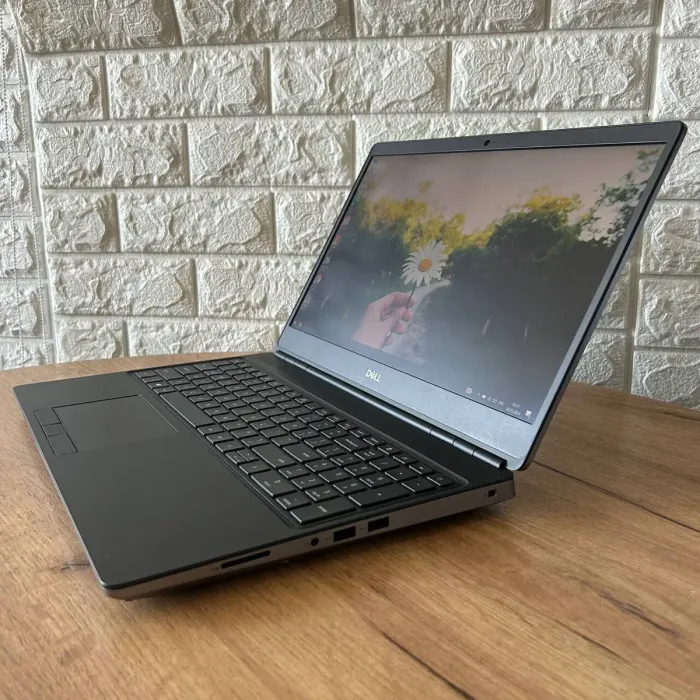 Мобільна робоча станція Б-клас Dell Precision 7550 / 15.6" (1920x1080) IPS / Intel Core i9-10885H (8 (16) ядер по 2.4 - 5.3 GHz) / 16 GB DDR4 / 512 GB SSD / nVidia Quadro RTX 4000 Max-Q, 8 GB GDDR6, 256-bit / WebCam б/в - зображення 5