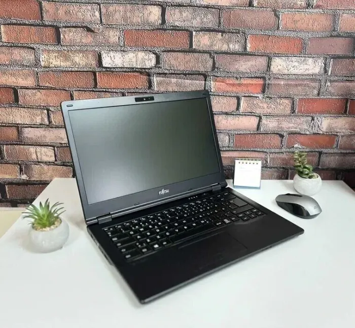 Ноутбук Fujitsu LifeBook E449 / 14" (1366x768) TN / Intel Core i3-7020U (2 (4) ядра по 2.3 GHz) / 8 GB DDR4 / 128 GB SSD M.2 / Intel UHD Graphics 620 / WebCam / Win 10 Pro б/в - зображення 7