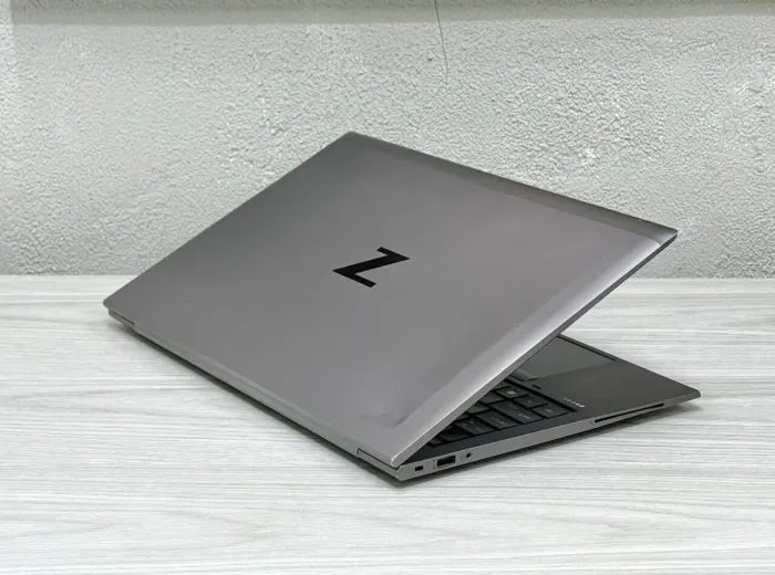 Мобільна робоча станція HP ZBook Firefly 15 G7 / 15.6" (1920x1080) IPS / Intel Core i7-10510U (4 (8) ядра по 1.8 - 4.9 GHz) / 16 GB DDR4 / 256 GB SSD M.2 / nVidia Quadro P520, 4 GB GDDR5, 64-bit / WebCam / Win 11 Pro б/в - зображення 5