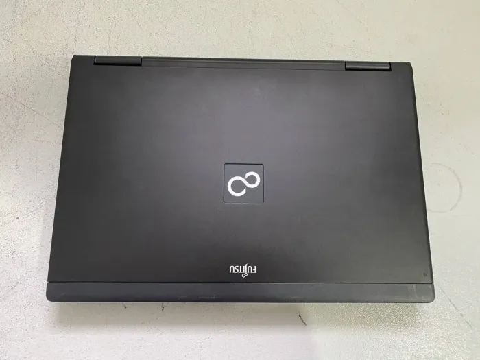 Ноутбук Fujitsu Celsius H700 / 15.6" (1920x1080) TN / Intel Core i7-620M (2 (4) ядра по 2.66 - 3.33 GHz) / 8 GB DDR3 / 128 GB SSD / nVidia Quadro FX 880M, 1 GB GDDR3, 128-bit / DVD-ROM б/в - зображення 5