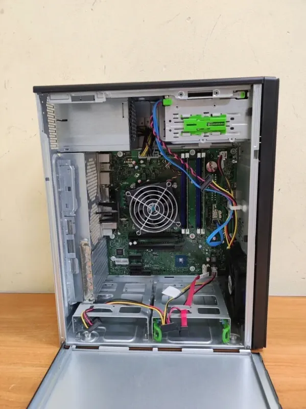 Комп'ютер Fujitsu Esprimo P757/E90+ Tower / Intel Core i5-6500 (4 ядра по 3,2 - 3,6 ГГц) / 16 ГБ DDR4 / 240 ГБ SSD / Intel HD Graphics 530 / 280 Вт / DisplayPort / DVI б/в - зображення 7