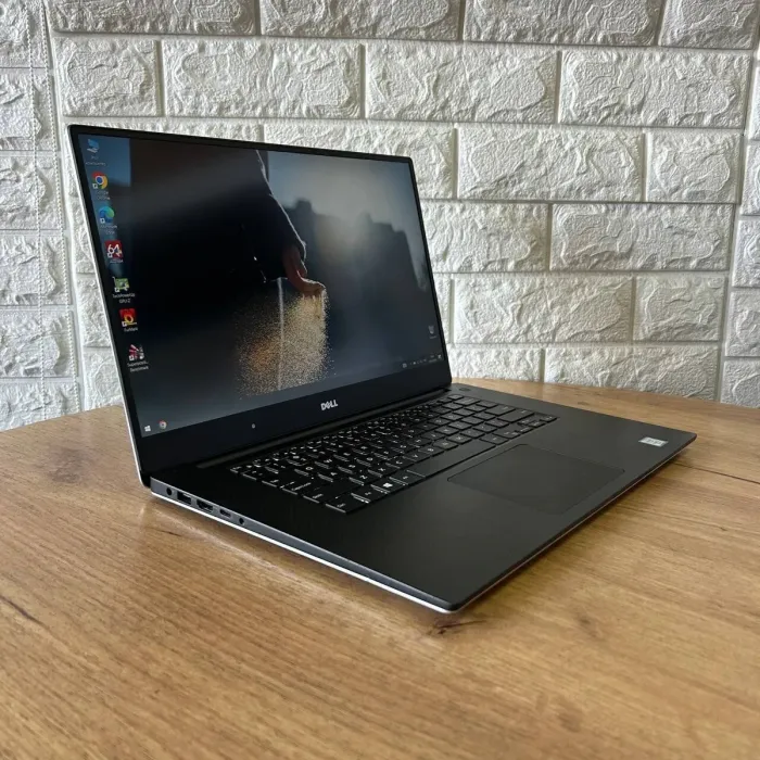 Мобільна робоча станція Б-клас Dell Precision 5510 / 15.6" (1920x1080) IPS / Intel Core i7-6820HQ (4 (8) ядра по 2.7 - 3.6 GHz) / 12 GB DDR4 / 512 GB SSD / nVidia Quadro M1000M, 2 GB GDDR5, 128-bit / WebCam б/в - зображення 4