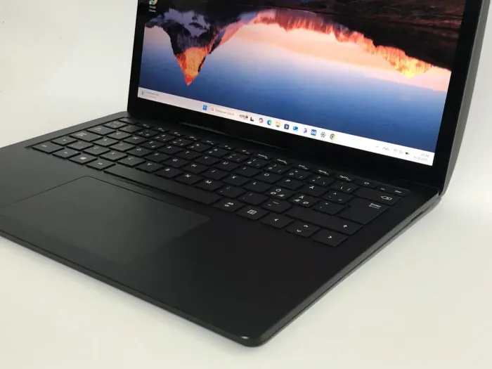 Ультрабук Б-класс Microsoft Surface Laptop 3 1868 / 13.5" (2256x1504) IPS Touch / Intel Core i5-1035G7 (4 (8) ядра по 1.2 - 3.7 GHz) / 16 GB DDR4 / 256 GB SSD NVMe / Intel Iris Plus Graphics / WebCam / Win 11 Pro б/в - зображення 8