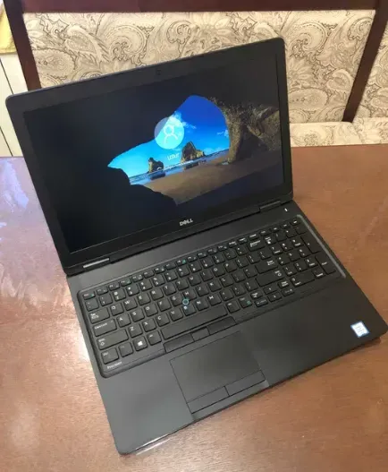 Робоча станція Dell Precision 3520 / 15.6" (1920x1080) IPS / Intel Core i7-7700HQ (4 (8) ядра 2.8 - 3.8 GHz) / 16 GB DDR4 / 512 GB SSD / nVidia Quadro M620, 2 GB GDDR5, 128-bit / WebCam б/в - зображення 2