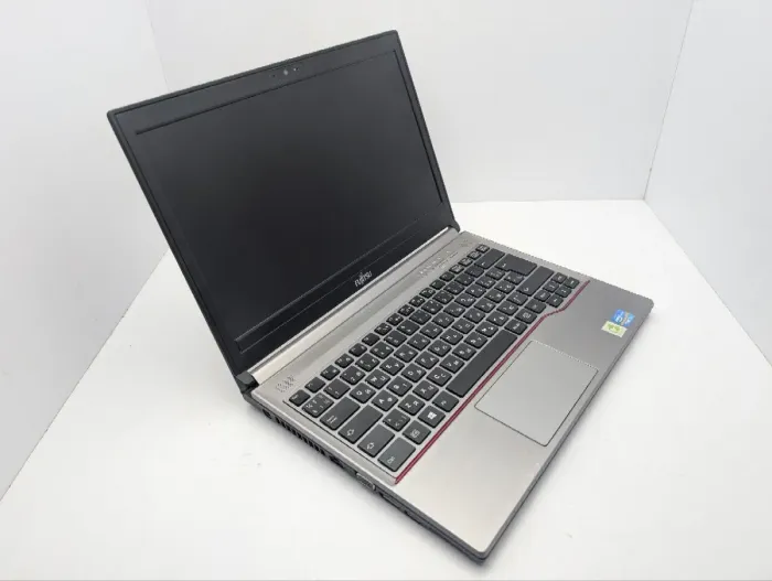 Ноутбук Futjitsu LifeBook E733 / 13.3" (1366x768) TN / Intel Core i3-3110M (2 (4) ядра по 2.4 GHz) / 8 GB DDR3 / 120 GB SSD / Intel HD Graphics 4000 / WebCam б/в - изображение 6