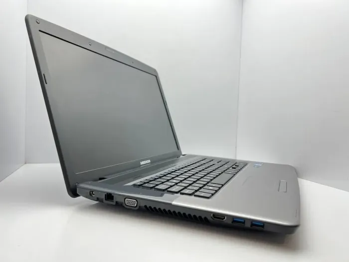 Ноутбук Medion Akoya E7220 / 17.3" (1600x900) TN / Intel Core i3-2310M (2 (4) ядра по 2.1 GHz) / 4 GB DDR3 / 750 GB HDD / Intel HD Graphics 3000 / WebCam / АКБ відсутня б/в - зображення 3