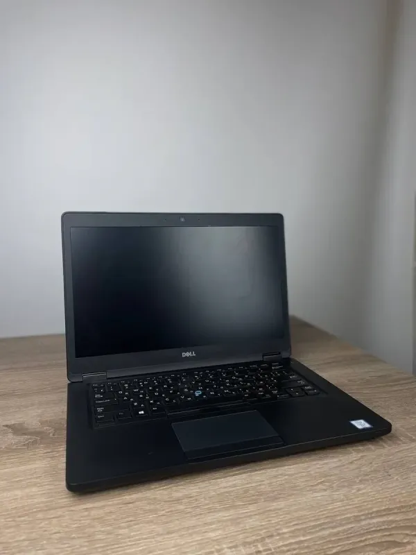 Ультрабук Dell Latitude 5480 / 14" (1920x1080) TN / Intel Core i5-6300U (2 (4) ядра по 2.4 - 3.0 GHz) / 8 GB DDR4 / 256 GB SSD / Intel HD Graphics 520 / WebCam / Win 10 б/в - зображення 2