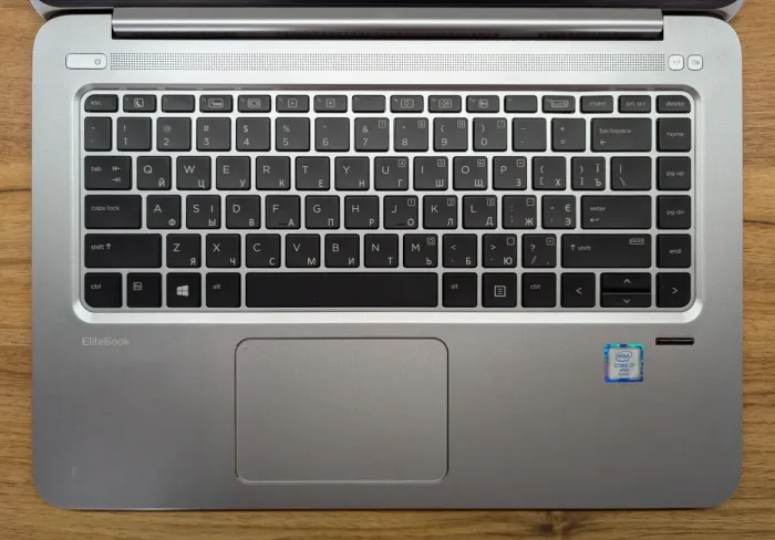 Ультрабук HP EliteBook Folio 1040 G3 / 14" (2560x1440) IPS / Intel Core i7-6600U (2 (4) ядра по 2.6 - 3.4 GHz) / 16 GB DDR4 / 512 GB SSD / Intel HD Graphics 520 / WebCam / Fingerprint / Windows 10 б/в - зображення 3