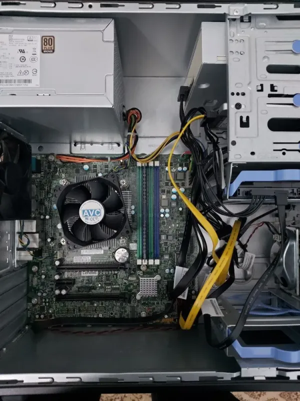 Комплект ПК: Lenovo ThinkCentre M800 Tower / Intel Pentium G4500 (2 ядра по 3.5 GHz) / 8 GB DDR4 / 120 GB SSD + 500 GB HDD / Intel HD Graphics 530 + Монітор 24" (1920x1080) IPS / VGA б/в - зображення 4