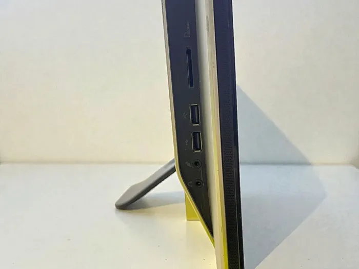 Моноблок Б-клас Asus ET2012AUKB / 20" (1600x900) TN / AMD E-450 (2 ядра по 1,66 ГГц) / 8 ГБ DDR3 / 120 ГБ SSD / AMD Radeon HD 6320 Graphics / WebCam б/в - изображение 9