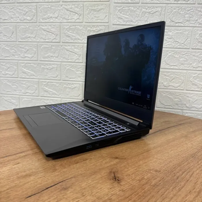 Ігровий ноутбук Б-клас Sager NH58DDW / 15.6" (1920x1080) IPS / Intel Core i7-10875H (8 (16) ядер по 2.3 - 5.1 GHz) / 16 GB DDR4 / 512 GB SSD / nVidia GeForce RTX 2060, 6 GB GDDR6, 192-bit / WebCam б/в - зображення 5