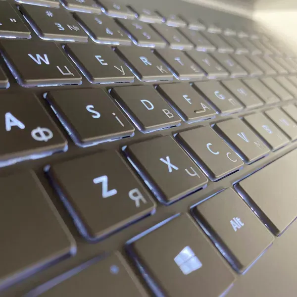 Ноутбук-трансформер Б-клас Microsoft Surface Book 2 / 15" (3240x2160) IPS Touch / Intel Core i7-8650U (4 (8) ядра по 1.9 - 4.2 GHz) / 16 GB DDR3 / 512 GB SSD / nVidia GeForce GTX 1060, 6 GB GDDR5, 192-bit / WebCam / SD Card Reader б/в - зображення 6