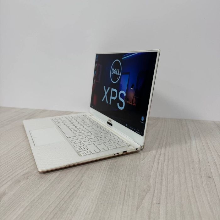 Ультрабук Б-клас Dell XPS 9370 Rose Gold / 13.3" (1920x1080) IPS / Intel Core i5-8250U (4 (8) ядра по 1.6 - 3.4 GHz) / 16 GB DDR3 / 256 GB SSD NVMe / Intel UHD Graphics 620 / WebCam б/в - зображення 5