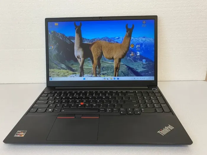 Ноутбук Б-клас Lenovo ThinkPad E15 Gen 2 / 15.6" (1920x1080) TN / AMD Ryzen 5 4500U (6 ядер по 2.3 - 4.0 GHz) / 8 GB DDR4 / 512 GB SSD / AMD Radeon Graphics / WebCam / HDMI б/в - зображення 2