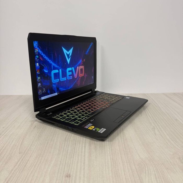 Ігровий ноутбук Б-класу Clevo P650RS-G / 15.6" (3840x2160) IPS / Intel Core i7-6820HK (4 (8) ядра по 2,7 - 3,6 ГГц) / 16 ГБ DDR4 / 512 ГБ SSD NVMe / nVidia GeForce GTX 1070, 8 ГБ GDDR5, 256-біт / WebCam б/в - зображення 4