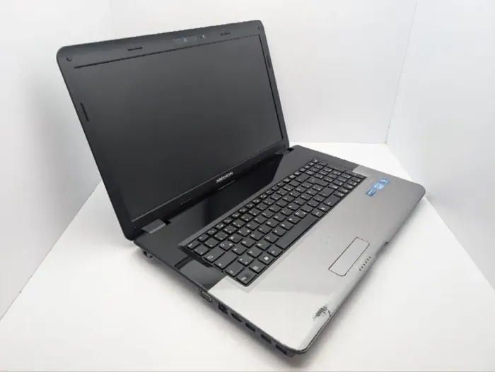 Ноутбук Medion Akoya E7218 / 17.3" (1600x900) TN / Intel Core i3-2310M (2 (4) ядра по 2.1 GHz) / 6 GB DDR3 / 750 GB HDD / Intel HD Graphics / WebCam / DVD-ROM / АКБ не тримає заряд б/в - зображення 6