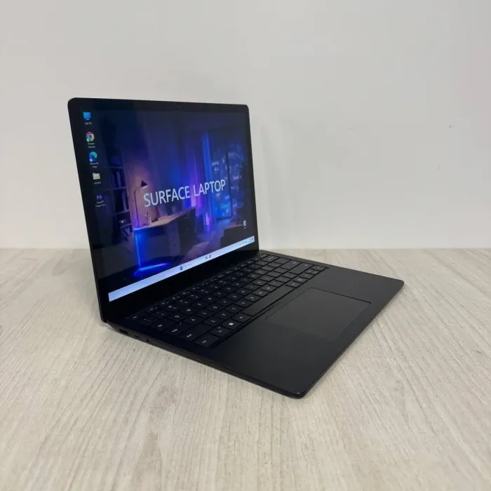 Ультрабук Microsoft Surface laptop 4 / 13.5" (2256x1504) IPS Touch / Intel Core i5-1145G7 (4 (8) ядра по 2.6 - 4.4 GHz) / 16 GB DDR4 / 256 GB SSD / Intel Iris Xe Graphics / WebCam б/в - зображення 5