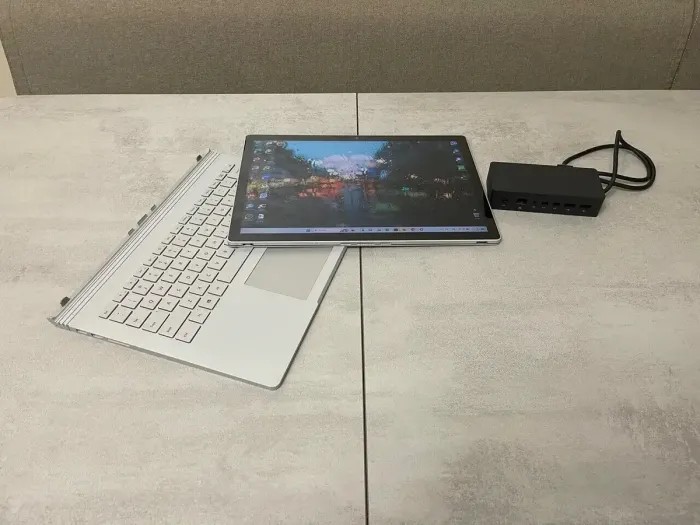 Ультрабук-трансформер Microsoft Surface Book 2 / 13.5" (3000x2000) IPS Touch / Intel Core i5-8350U (4 (8) ядра по 1.7 - 3.6 GHz) / 8 GB DDR3 / 256 GB SSD M.2 / Intel UHD Graphics 620 / WebCam / Два АКБ + Док-станція Microsoft Surface Dock 1661 б/в - зображення 5