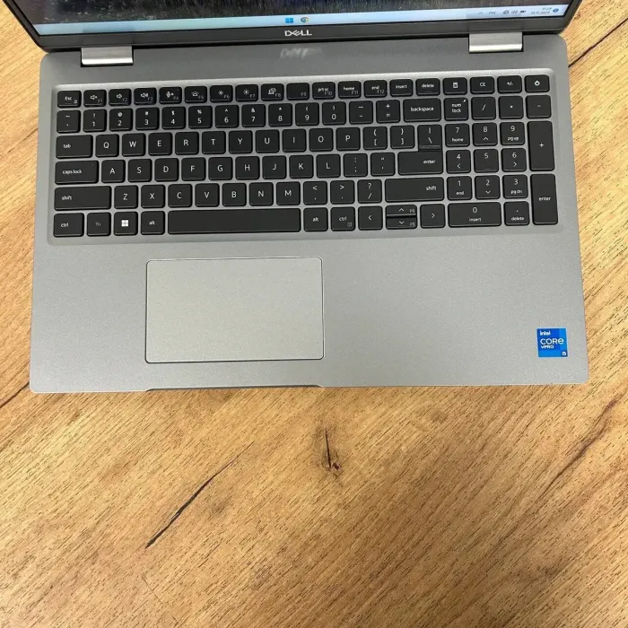 Ультрабук Б-клас Dell Latitude 5520 / 15.6" (1920x1080) IPS / Intel Core i5-1145G7 (4 (8) ядра по 4.4 GHz) / 16 GB DDR4 / 256 GB SSD NVMe / Intel Iris Xe Graphics / WebCam б/в - зображення 7