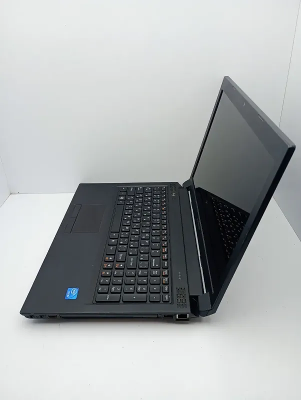 Ноутбук Lenovo IdeaPad B570 / 15.6" (1366x768) TN / Intel Pentium B970 (2 ядра по 2.3 GHz) / 6 GB DDR3 / 320 GB HDD / Intel HD Graphics / WebCam б/в - зображення 6