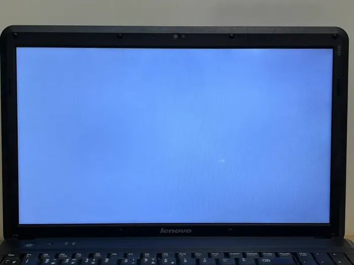 Ноутбук Б-клас Lenovo G550 / 15.6" (1366x768) TN / Intel Pentium T4500 (2 ядра по 2.3 GHz) / 4 GB DDR3 / 120 GB SSD / Intel GMA Graphics 4500M / WebCam б/в - зображення 3