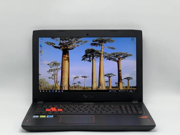 Ігровий ноутбук Б-класу Asus ROG Strix GL502VS-DB71 / 15.6" (1920x1080) IPS / Intel Core i7-6700HQ (4 (8) ядра по 2.6 - 3.5 GHz) / 16 GB DDR4 / 480 GB SSD / nVidia GeForce GTX 1070, 8 GB GDDR5, 256-bit / WebCam б/в - зображення 2