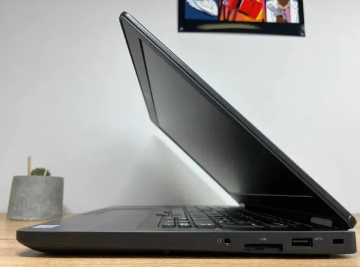 Ультрабук Dell Latitude E5470 / 14" TN / Intel Core i5-6440HQ (4 ядра по 2.6-3.5 GHz) / 8GB DDR4 / 240GB SSD / HD Graphics 530 / WebCam / Win 10 Pro б/в - зображення 5