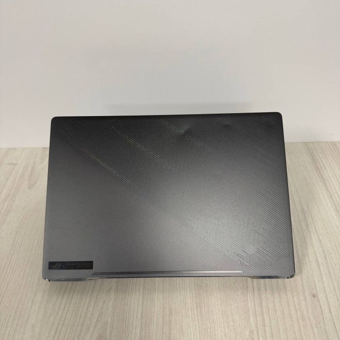 Ігровий ноутбук Б-класу Asus ROG Zephyrus G15 GA503QR / 15,6" (2560x1440) IPS / AMD Ryzen 9 5900HS (8 (16) ядер по 3.0 - 4.6 GHz) / 16 GB DDR4 / 1000 GB SSD NVMe / nVidia GeForce RTX 3070, 8 GB GDDR6, 256-bit б/в - зображення 3