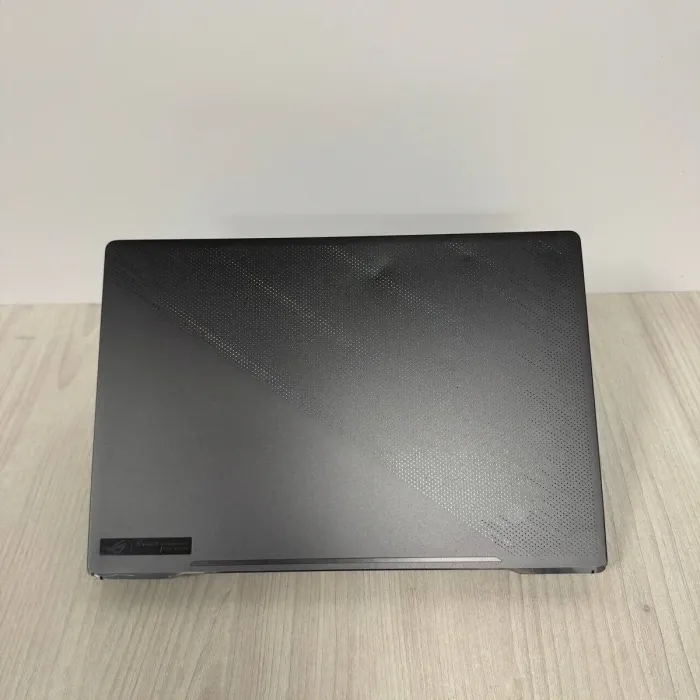 Ігровий ноутбук Б-класу Asus ROG Zephyrus G15 GA503QR / 15,6" (2560x1440) IPS / AMD Ryzen 9 5900HS (8 (16) ядер по 3.0 - 4.6 GHz) / 16 GB DDR4 / 1000 GB SSD NVMe / nVidia GeForce RTX 3070, 8 GB GDDR6, 256-bit б/в - зображення 3