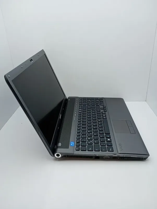 Ноутбук Sony VPC164 / 16.4" (1920x1080) TN / Intel Core i7-740QM (4 (8) ядра по 1.73 - 2.93 GHz) / 6 GB DDR3 / 500 GB HDD / nvidia GeForce GT 425M, 1 GB GDDR3, 128-bit / WebCam б/в - зображення 5