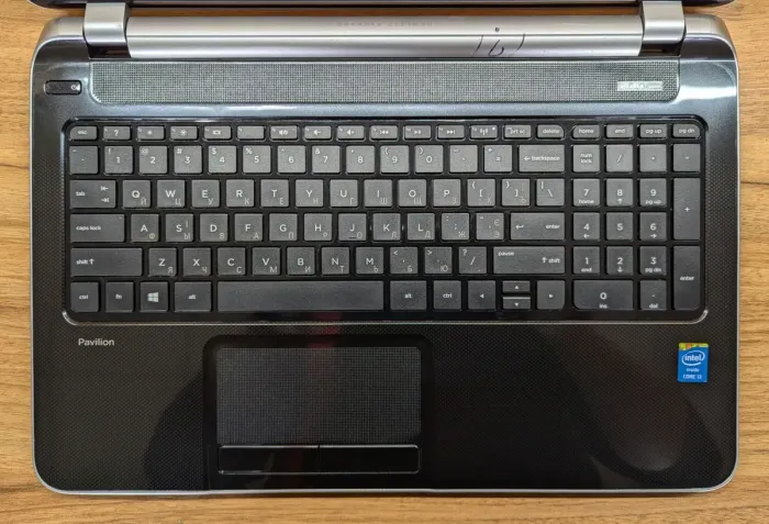 Ноутбук HP Pavilion 15-n040us / 15.6" (1366x768) TN Touch / Intel Core i3-4005U (2 (4) ядра по 1.7 GHz) / 8 GB DDR3 / 240 GB SSD / Intel HD Graphics 4400 / WebCam / Windows 10 б/в - зображення 3