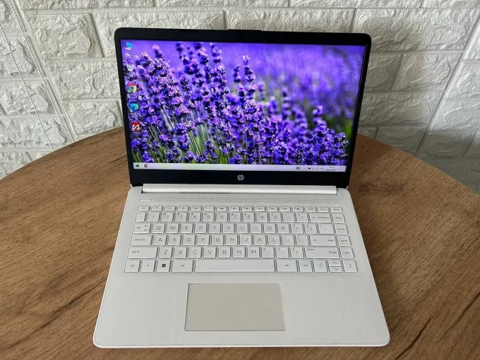 Ультрабук Б-класс HP 14-dq0002dx White / 14" (1920x1080) IPS / Intel Celeron N4020 (2 ядра по 1.1 - 2.8 GHz) / 4 GB DDR4 / 64 GB eMMC / Intel UHD Graphics 600 / WebCam / HDMI б/в - зображення 2