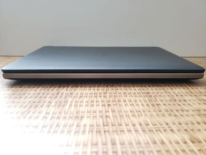 Мобільна робоча станція Dell Precision 7520 / 15.6" (1920x1080) IPS / Intel Core i7-7820HQ (4 (8) ядра по 2.9 - 3.9 GHz) / 32 GB DDR4 / 512 GB SSD + 500 GB HDD / AMD Radeon Pro WX 4130, 2 GB GDDR5, 128-bit / WebCam б/в - зображення 7