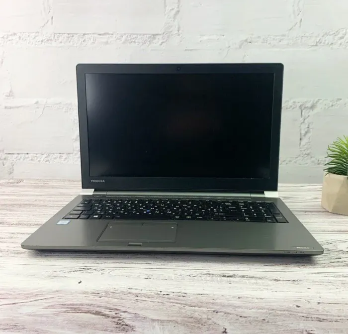Ноутбук Toshiba Tecra Z50-C / 15.6" (1920x1080) IPS / Intel Core i5-6200U (2 (4) ядра по 2.3 - 2.8 GHz) / 8 GB DDR3 / 128 GB SSD M.2 / Intel HD Graphics 520 / WebCam б/в - зображення 2