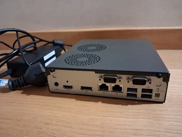 Неттоп Shuttle XPC slim DH310 USFF / Intel Core i3-8100 (4 ядра по 3.6 GHz) / 8 GB DDR4 / 256 GB SSD / Intel UHD Graphics 630 / HDMI / DisplayPort б/в - зображення 6