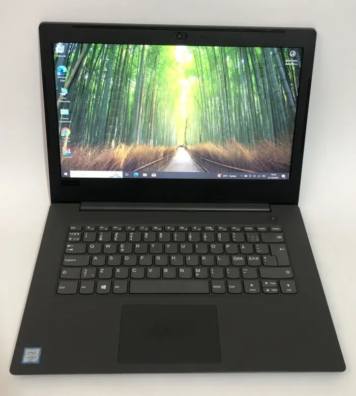 Ноутбук Б-клас Lenovo V130-14IKB / 14" (1920x1080) TN / Intel Core i3-6006U (2 (4) ядра по 2.0 GHz) / 8 GB DDR4 / 120 GB SSD / Intel HD Graphics 520 / WebCam / Windows 10 Home б/в - зображення 2