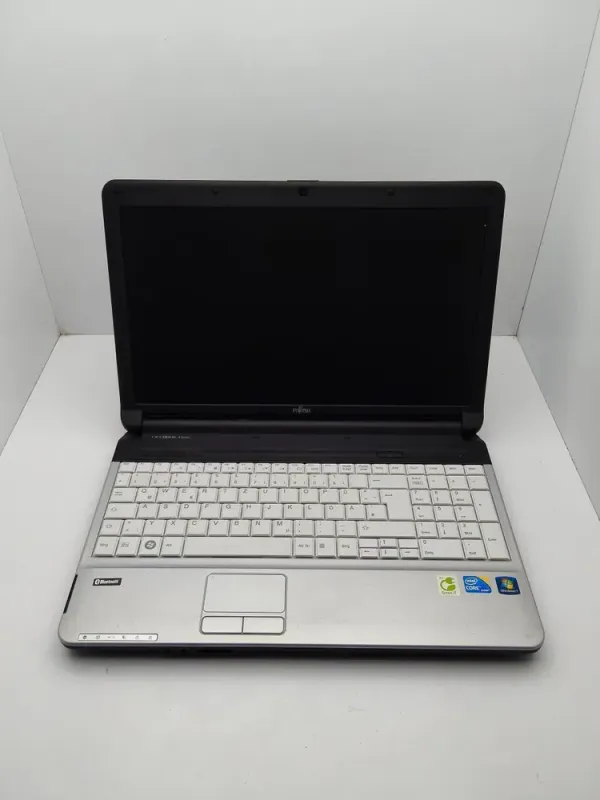 Ноутбук Fujitsu LifeBook A530 / 15.6" (1366x768) TN / Intel Core i3-380M (2 (4) ядра по 2.53 GHz) / 6 GB DDR3 / 320 GB HDD / Intel HD Graphics / WebCam б/в - зображення 7
