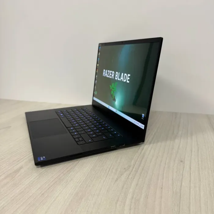 Ігровий ноутбук Razer Blade 15 RZ09-0421 / 15,6" (2560x1440) OLED / Intel Core i9-12900H (14 (20) ядер по 2,5 - 5,0 ГГц) / 16 ГБ DDR5 / 1000 ГБ SSD NVMe / nVidia GeForce RTX 3070 Ti, 8 ГБ GDDR6, 256-біт / WebCam б/в - зображення 5